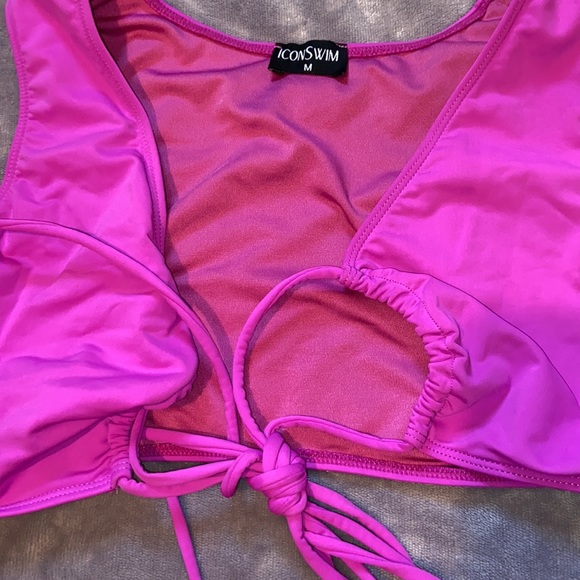 Bikini - Picture 2 of 2